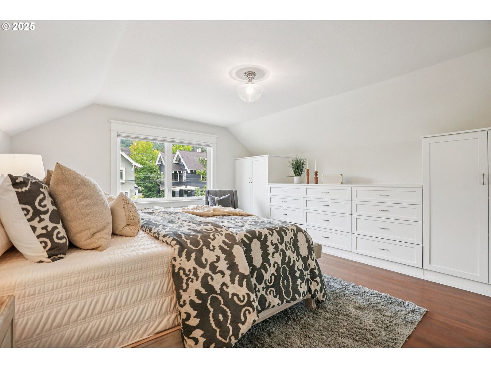 Property Photo: 2423 NW Northrup St OR 97210
