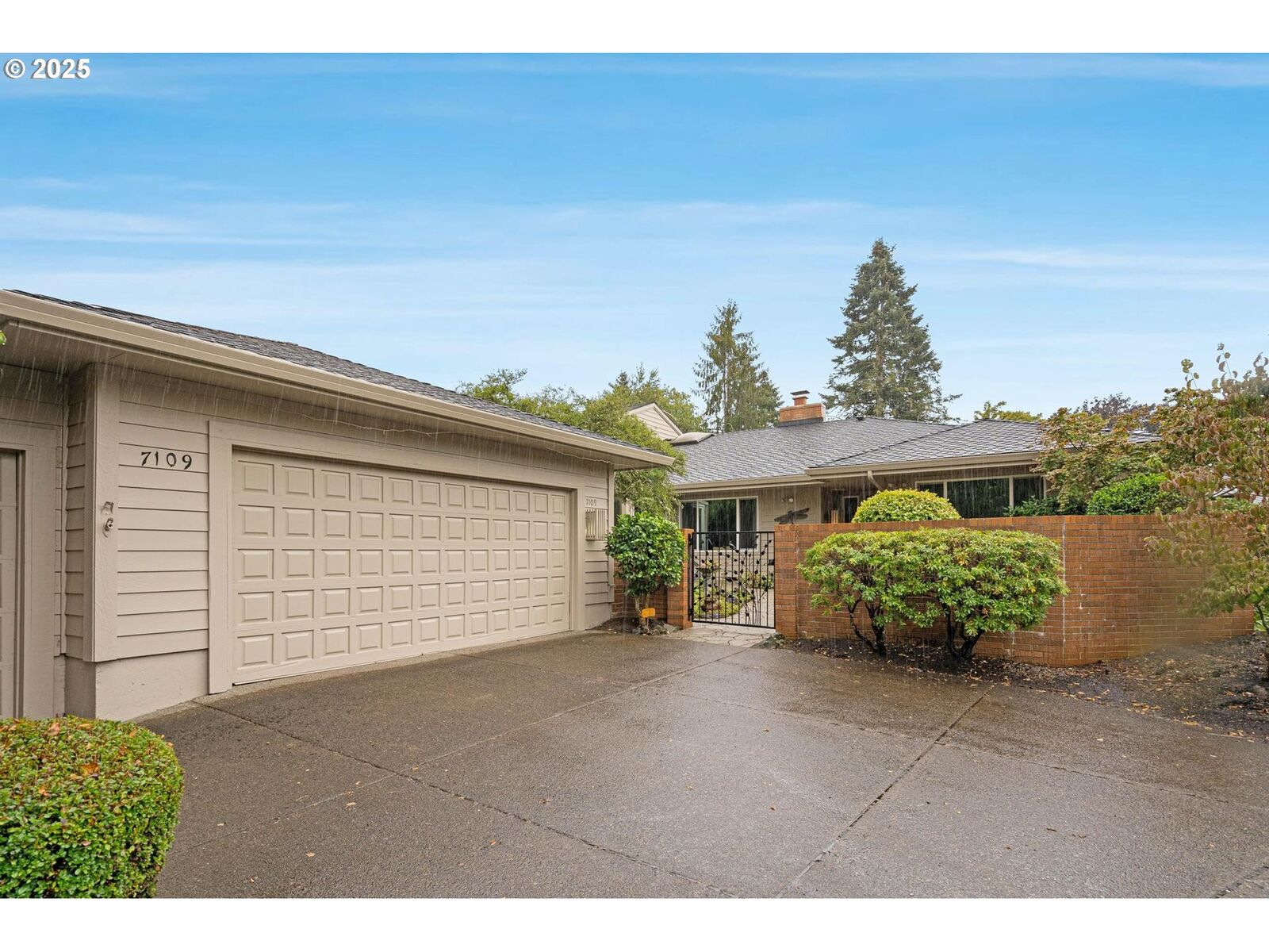 Property Photo: 7109 SW Arbor Lake Dr OR 97070
