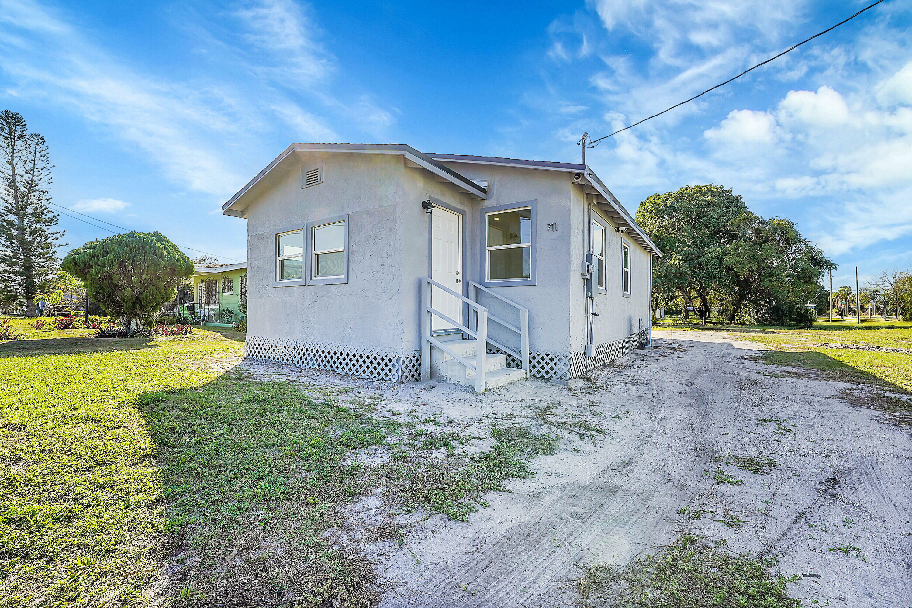 Property Photo:  711 N 17th Street  FL 34950 