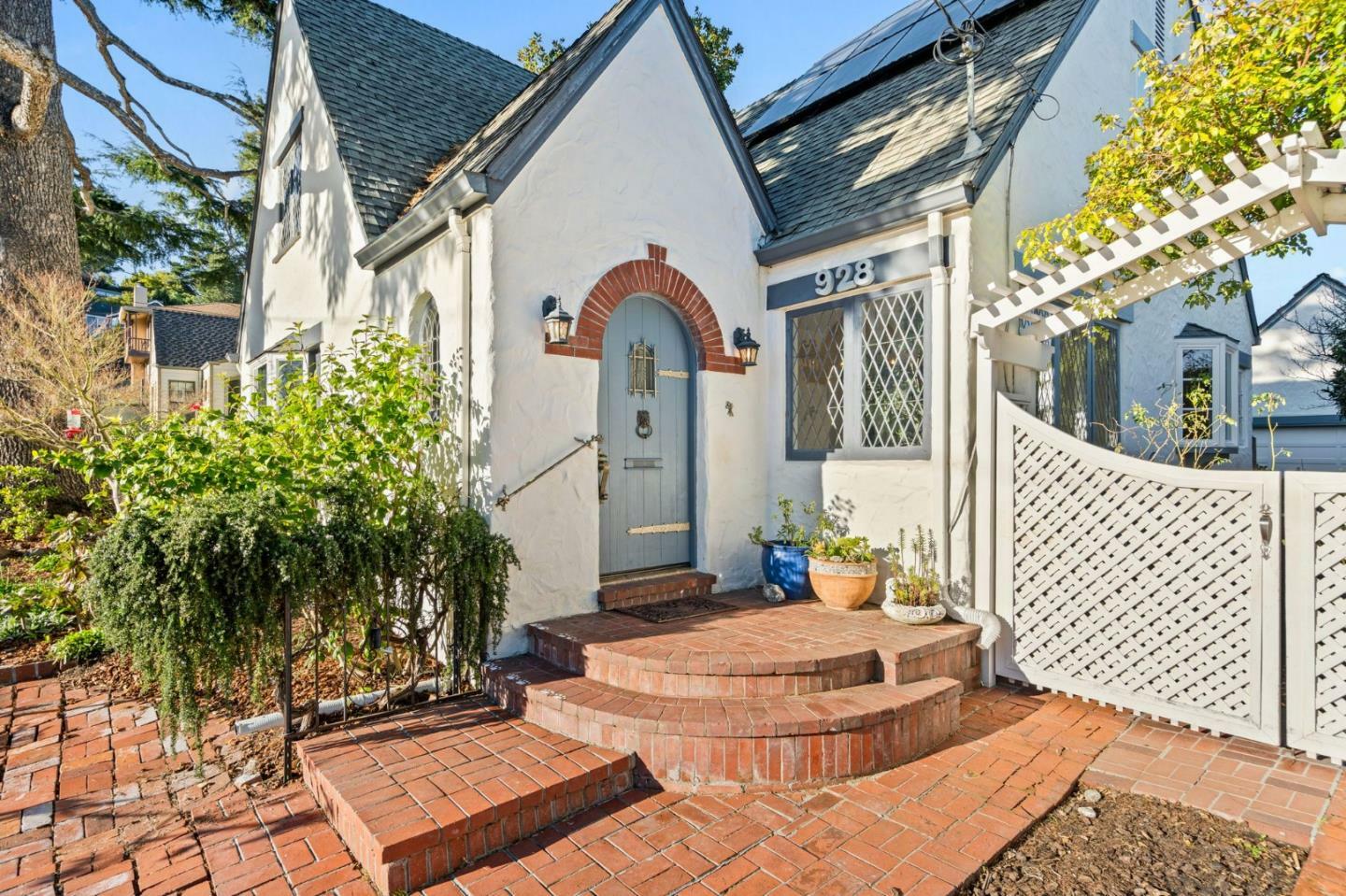 Property Photo:  928 Walnut Avenue  CA 95060 