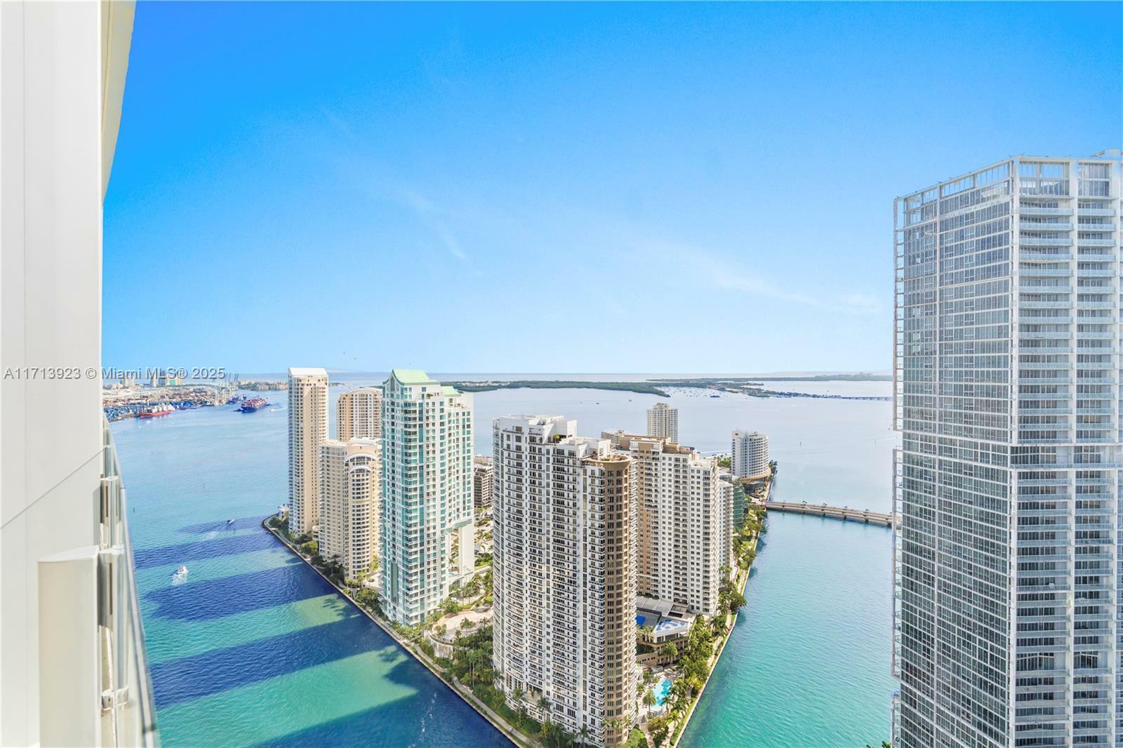 Property Photo:  300 Biscayne Blvd Way 4407  FL 33131 