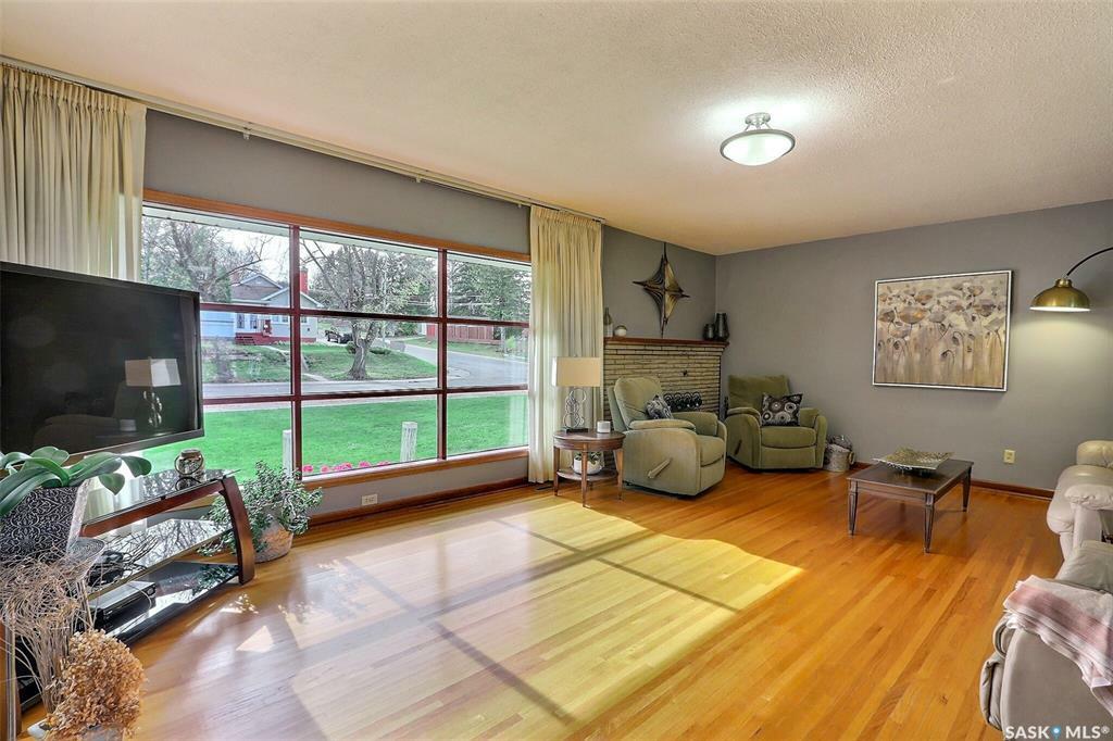 Property Photo:  380 19th Street W  SK S6V 4C7 