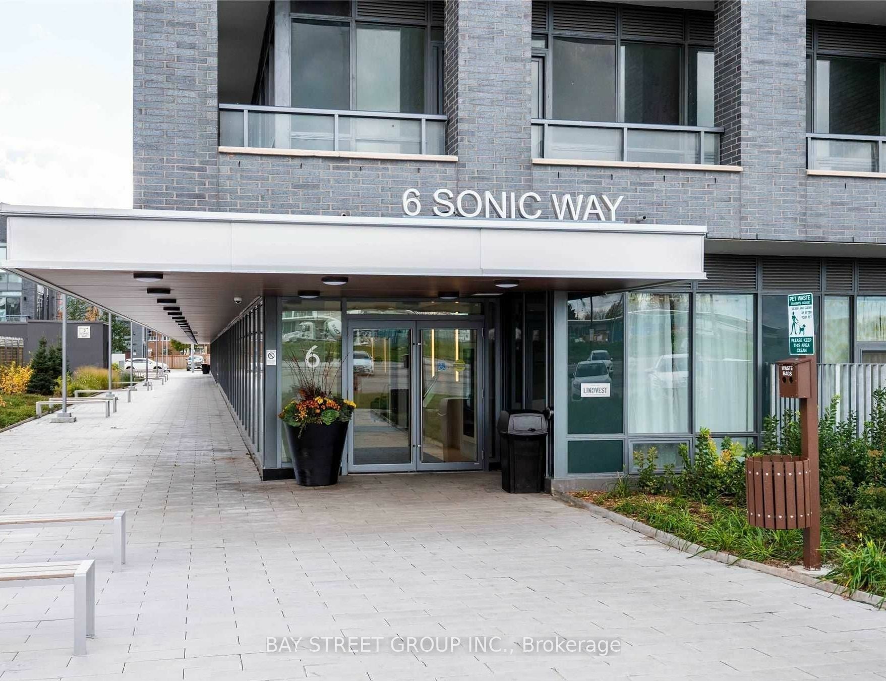 Property Photo:  6 Sonic Way 2906  ON M3C 0P1 