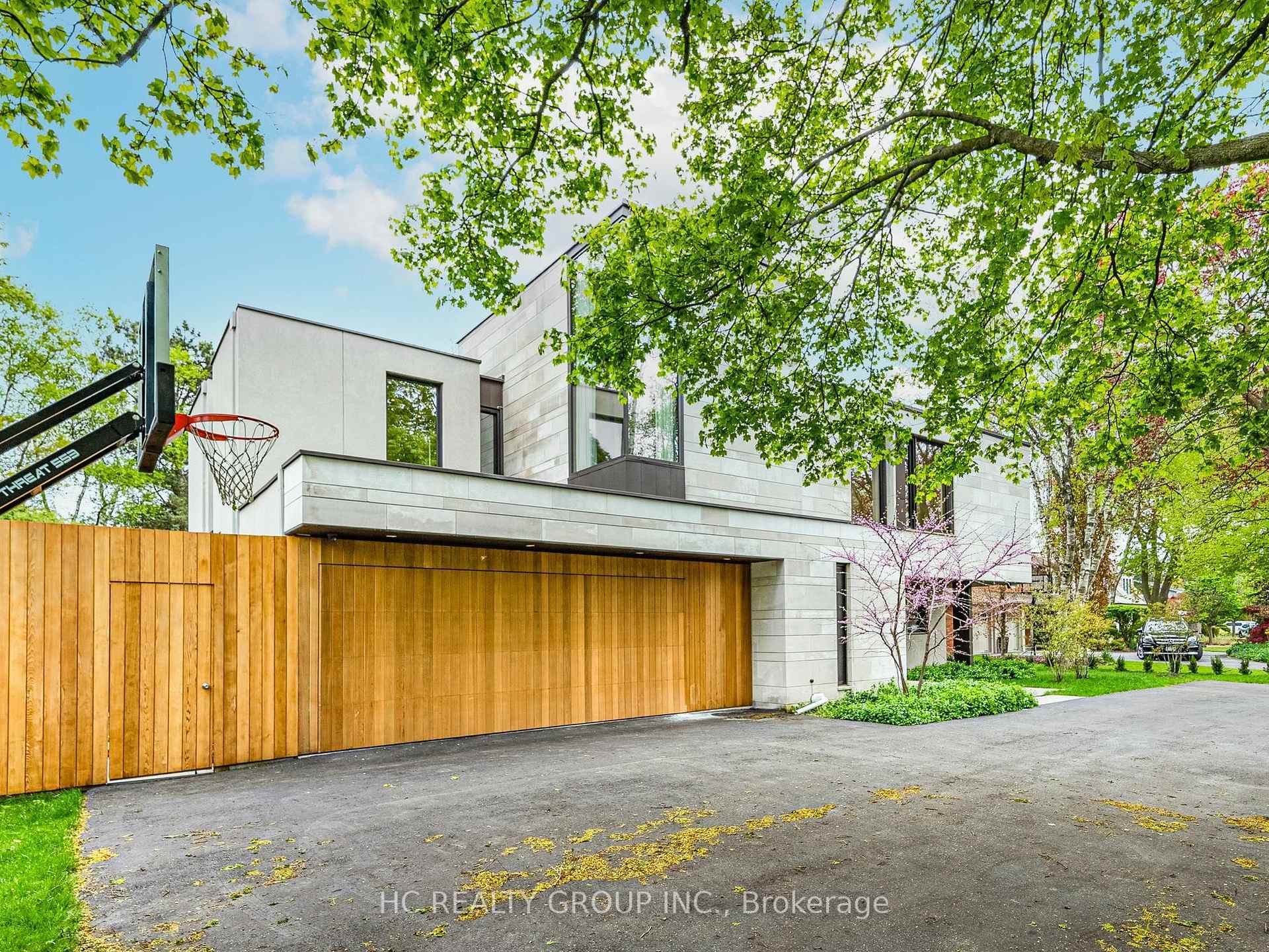 Property Photo: 1336 Hillhurst Rd ON L6J 1X5