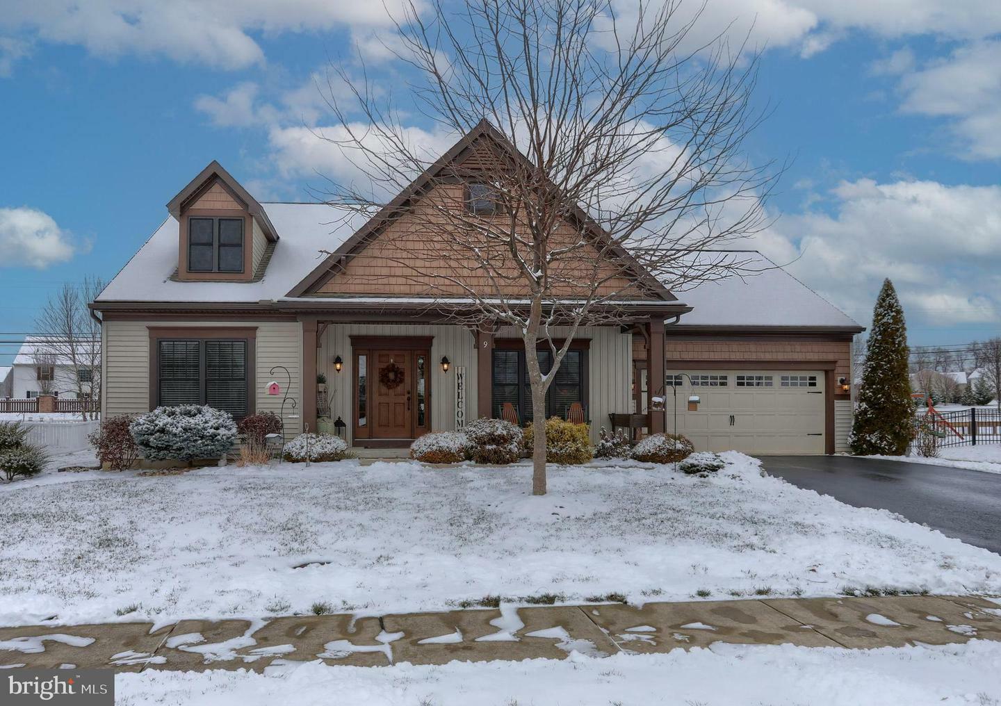 Property Photo:  9 Finch Drive  PA 17003 