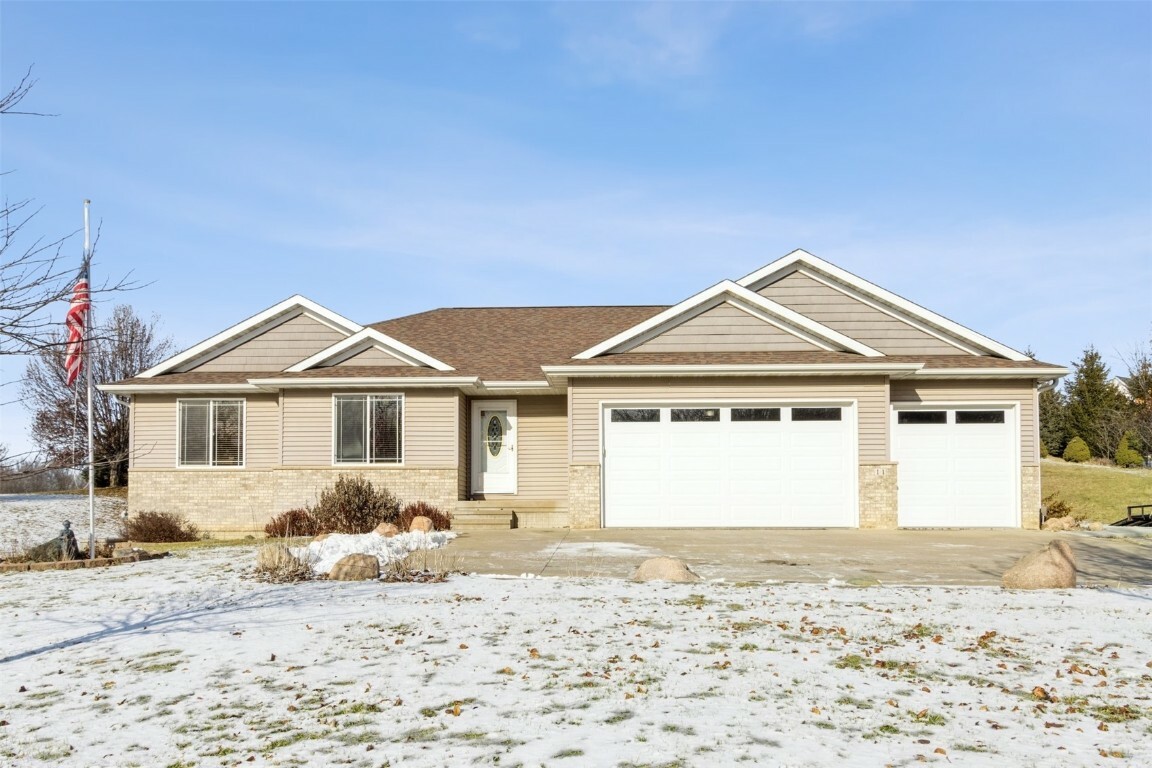 Property Photo:  11 Valley Forge Drive  IA 52253 