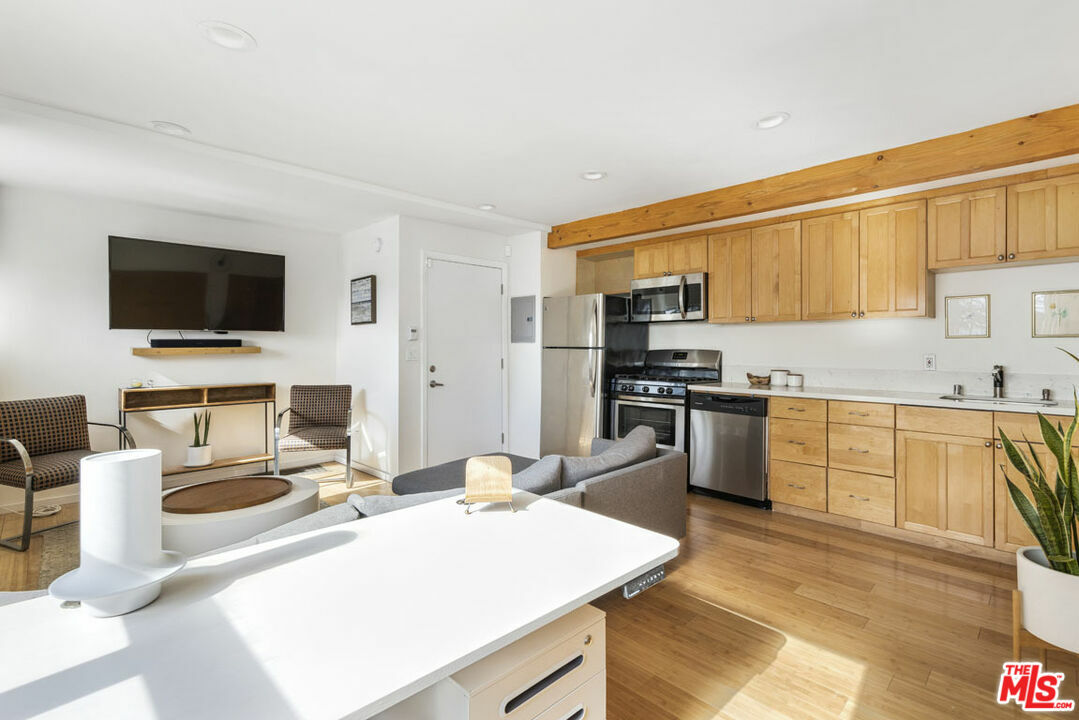 Property Photo:  1727 1/2 Webster Ave  CA 90026 