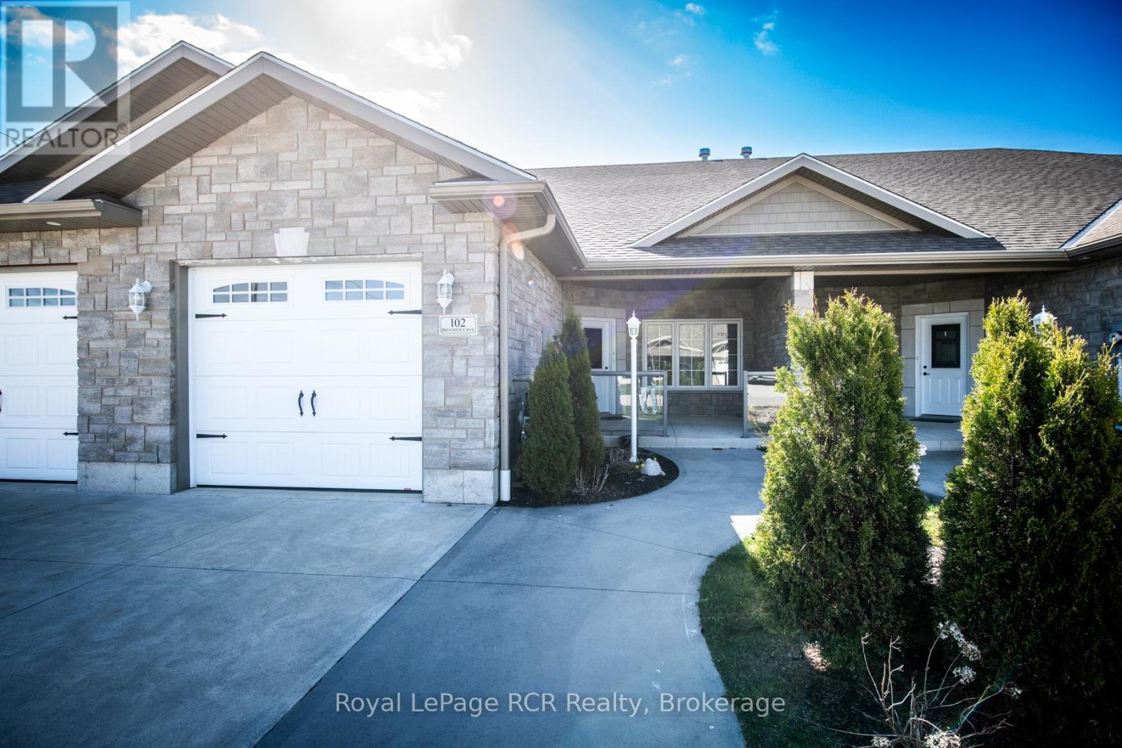 Property Photo:  102 Broomer Crescent  ON N0G 2L4 