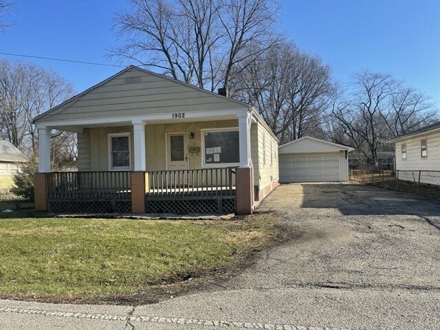 Property Photo:  1902 N 29th Street  IL 62526 