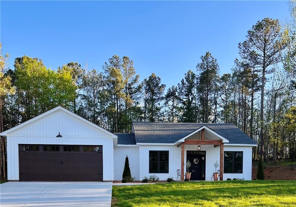 Property Photo: 1217 Eagles Nest Circle GA 30116