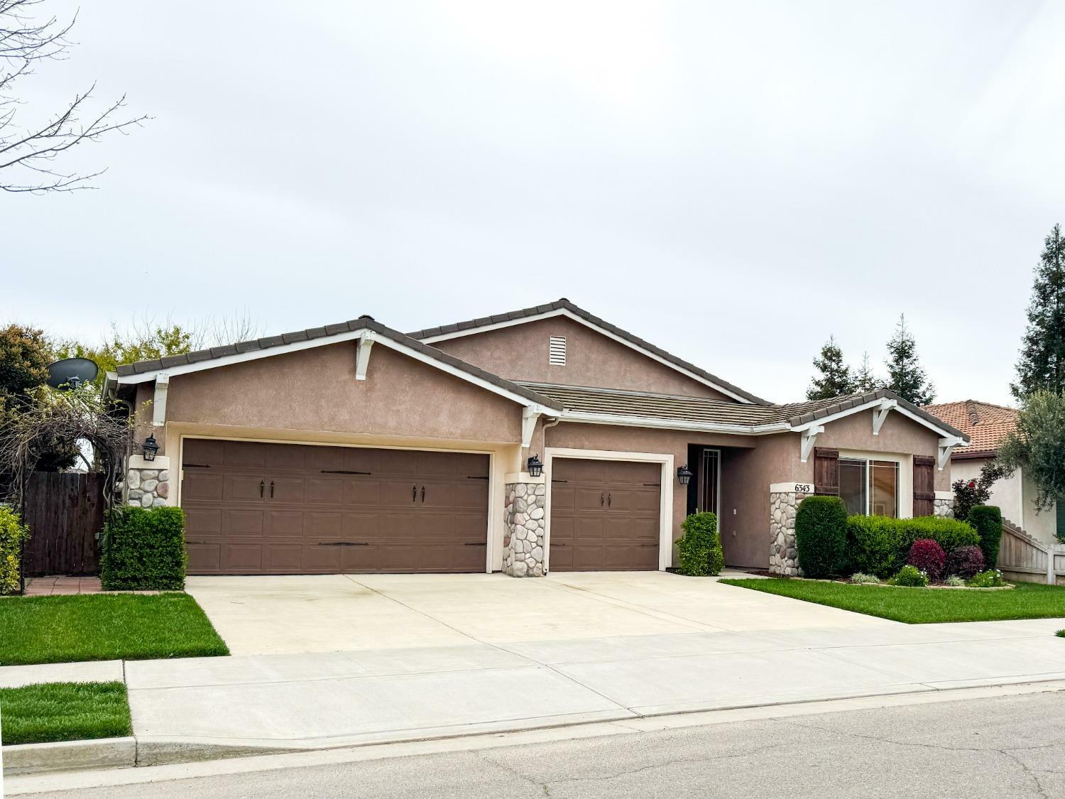 Property Photo: 6343 W Babcock Court CA 93291