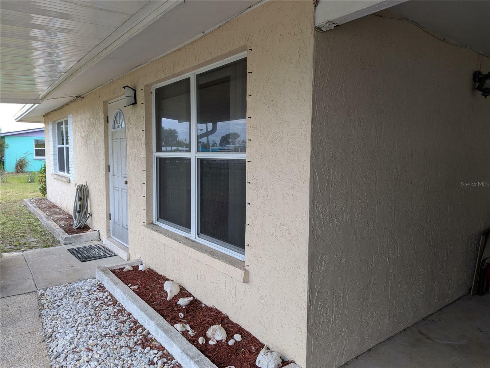 Property Photo:  839 E 4th Street  FL 34223 