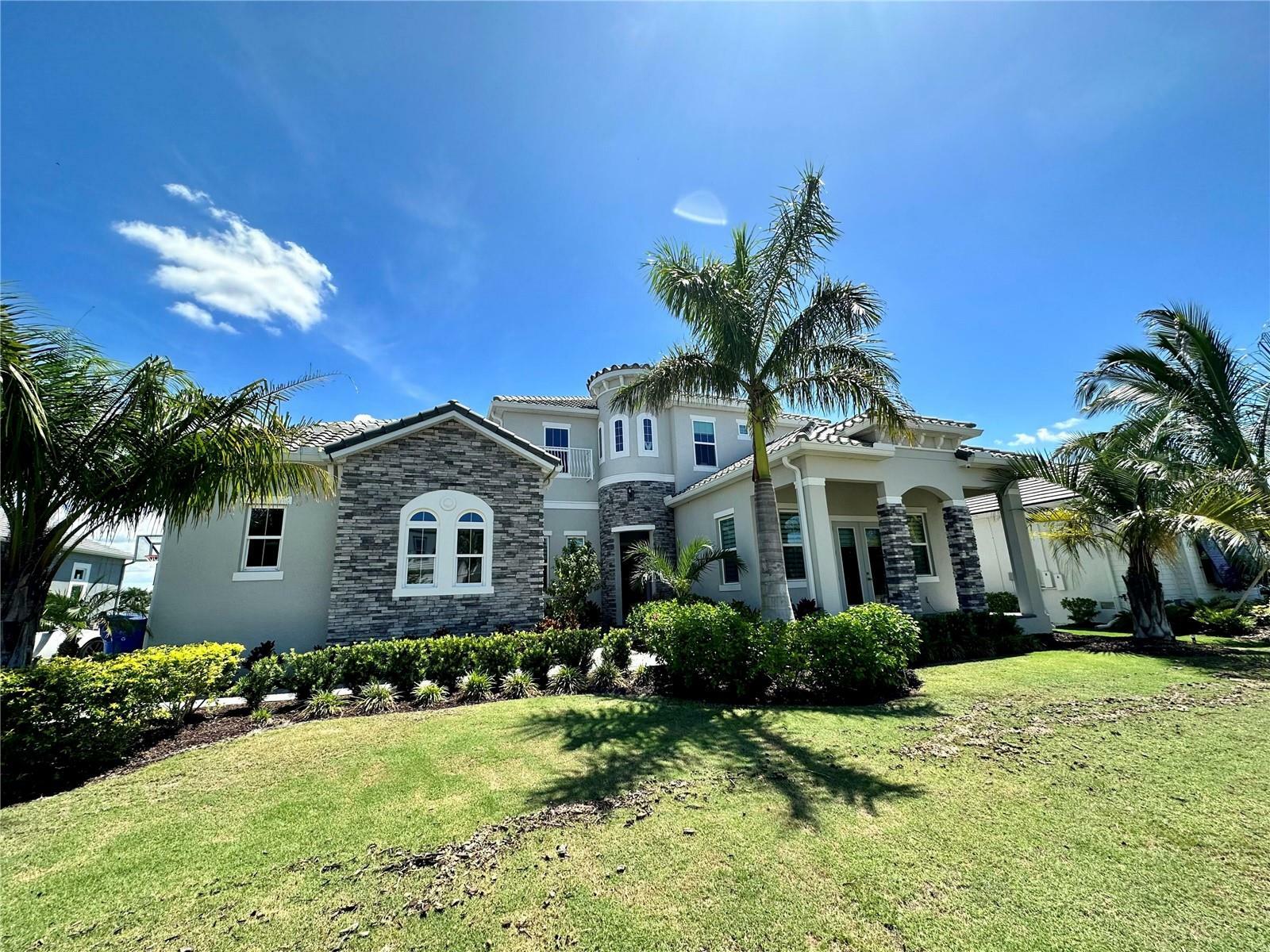 Property Photo:  811 Manns Harbor Drive  FL 33572 