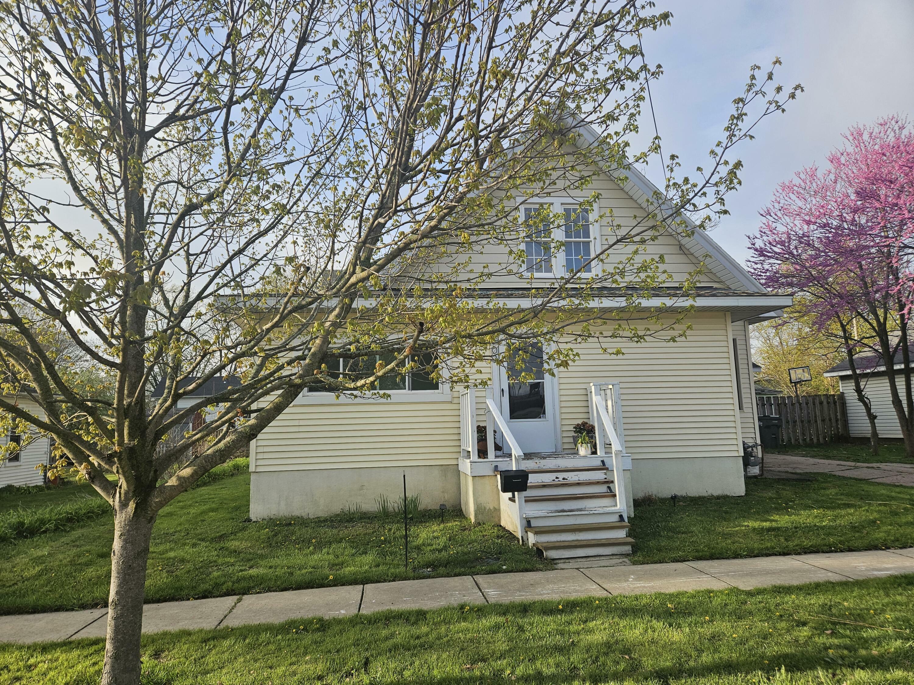 Property Photo: 103 E Maple Street MI 49128