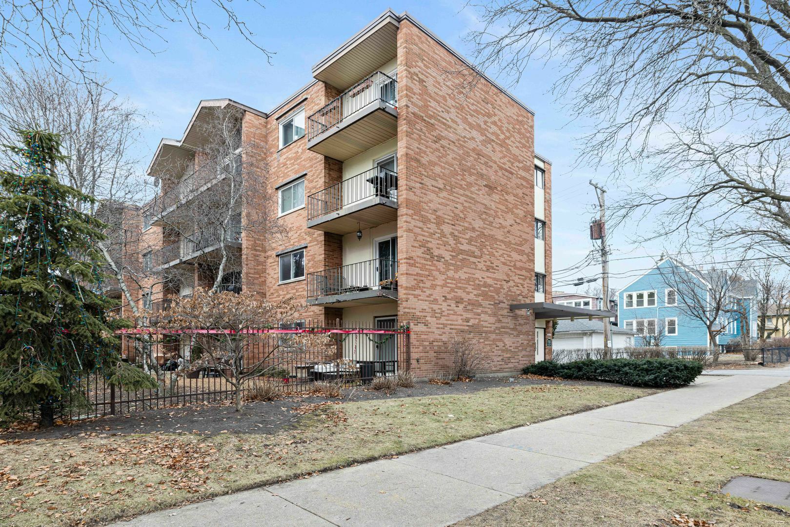 Property Photo:  6960 N Bell Avenue 107  IL 60645 