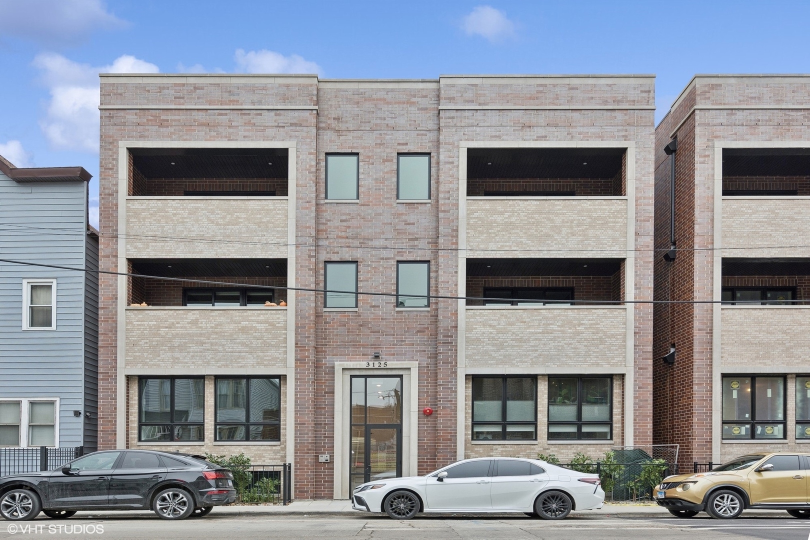 Property Photo:  3121 N Clybourn Avenue 2N  IL 60618 