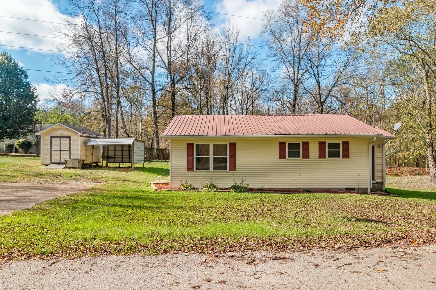 Property Photo:  147 Mockerson Rd  TN 38468 