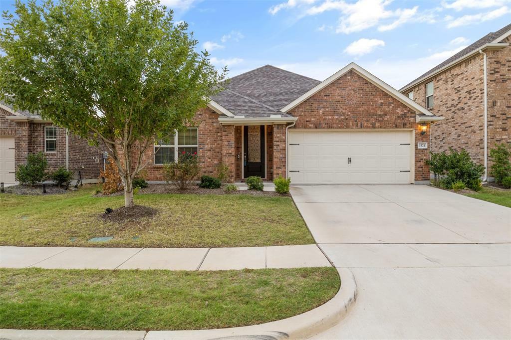 Property Photo:  1924 Tomahawk Trail  TX 76227 