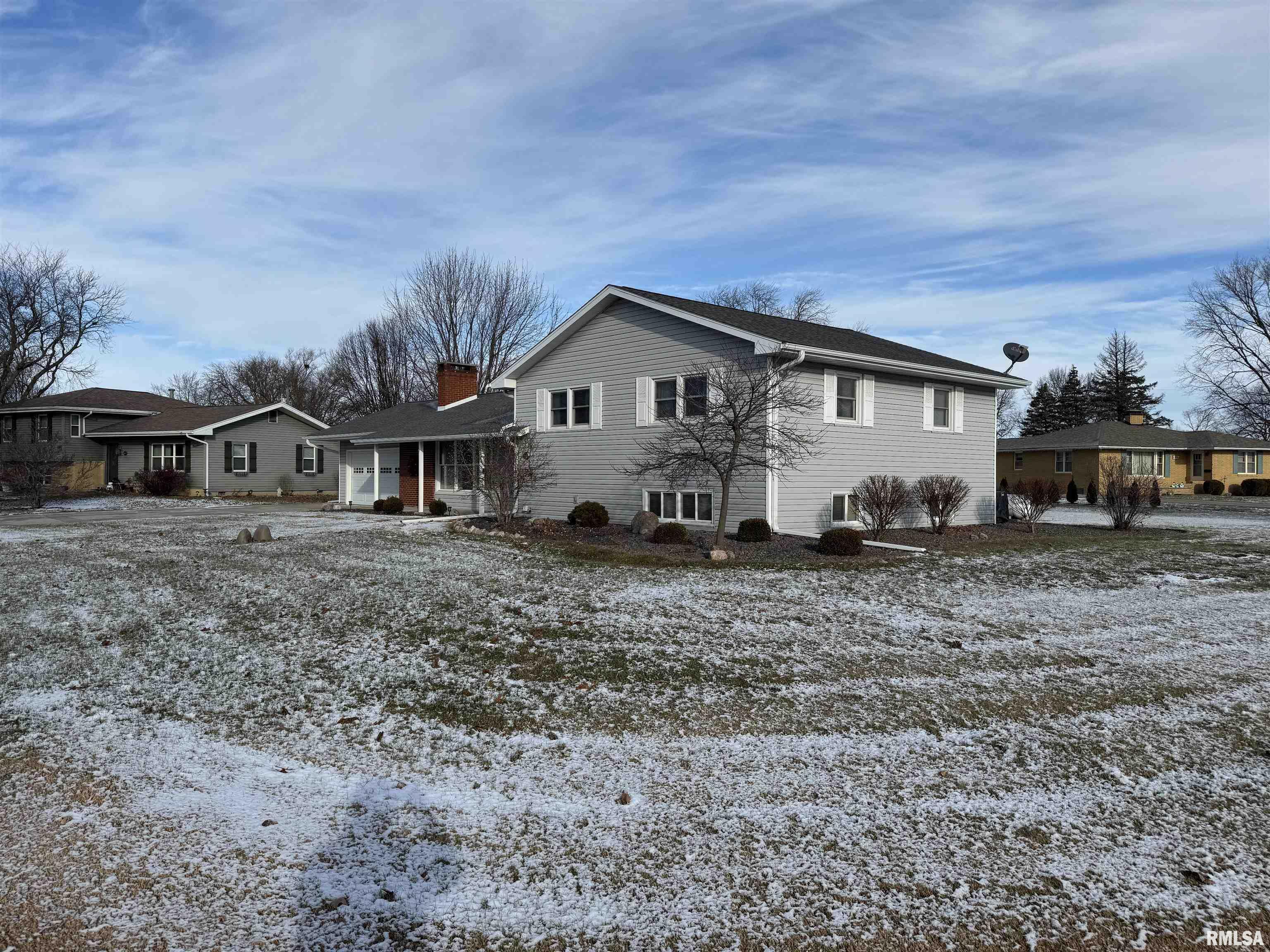 Property Photo:  997 Dayton Drive  IL 61401 