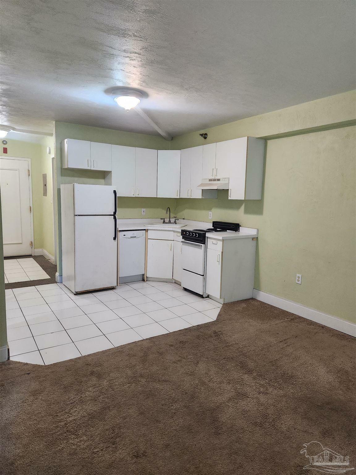 Property Photo: 224 E Garden St 251 FL 32502