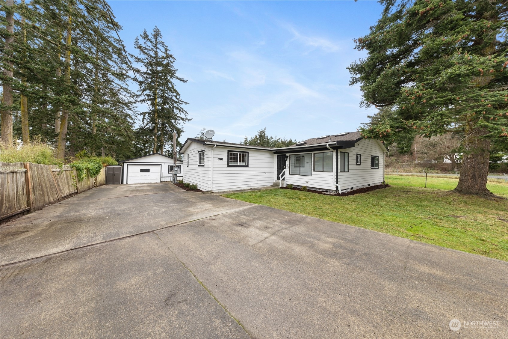 Property Photo:  1171  Lisa Street  WA 98277 