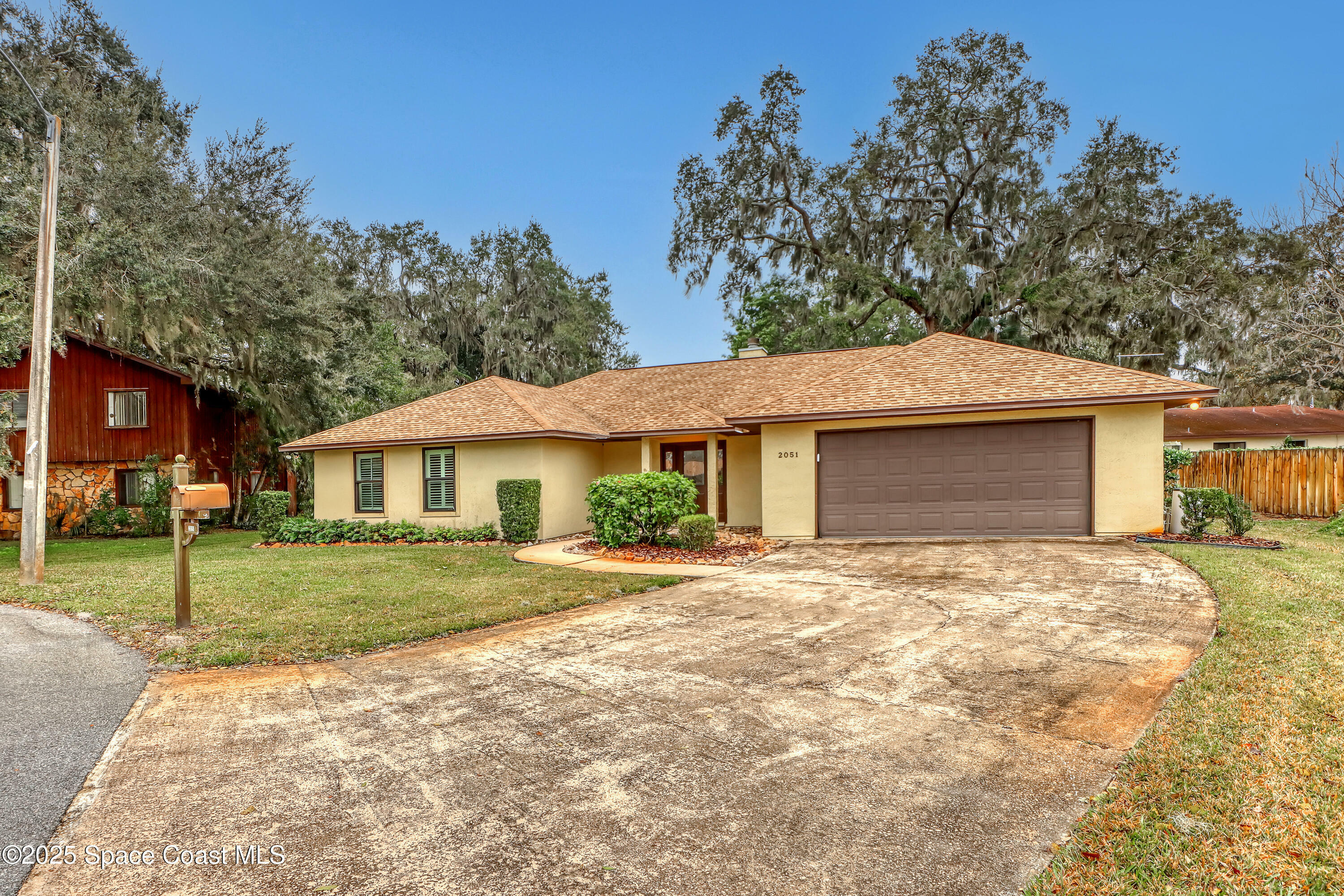 Property Photo:  2051 Chester Court  FL 32796 