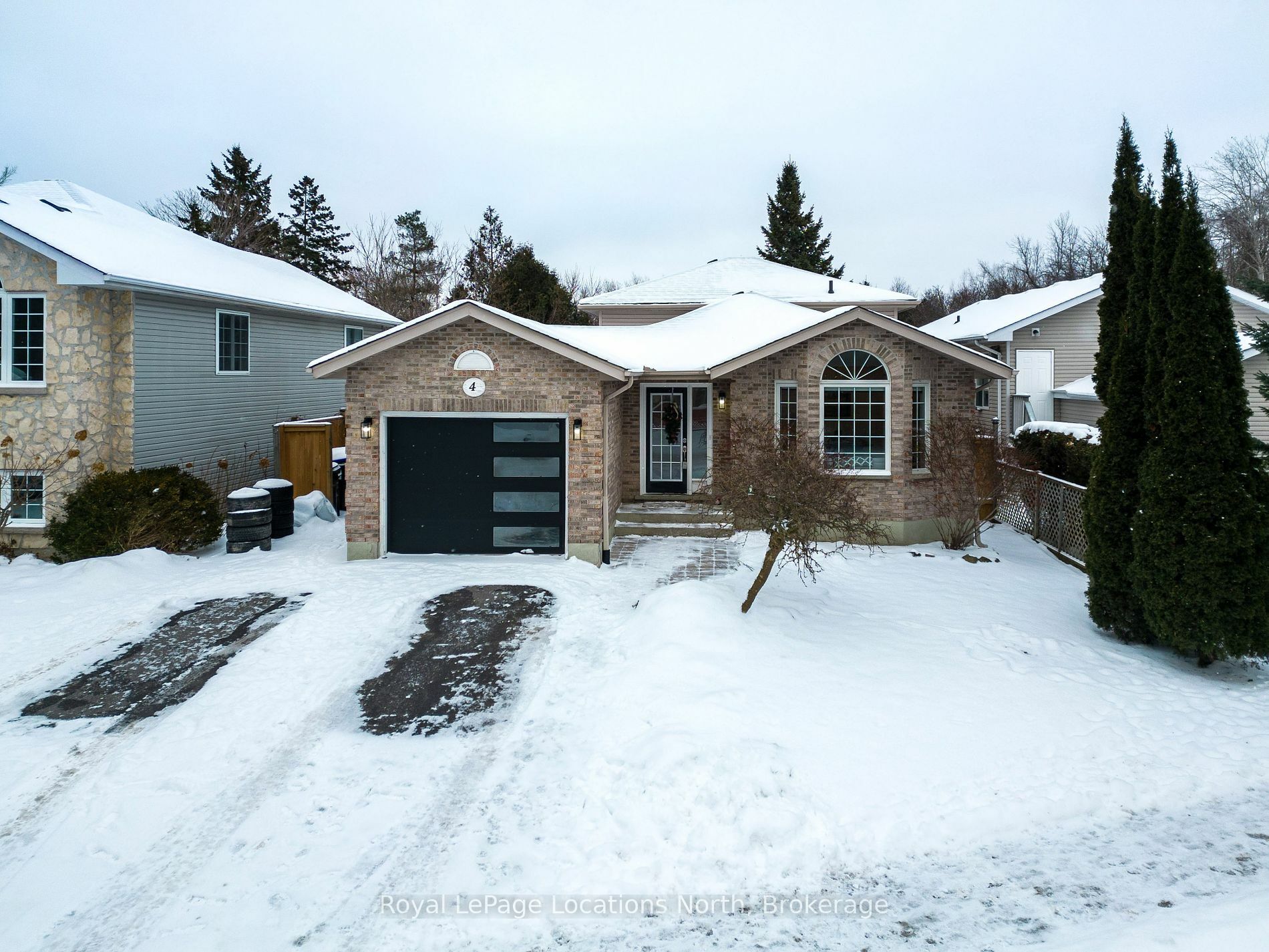 Property Photo:  4 Dillon Dr  ON L9Y 4S3 