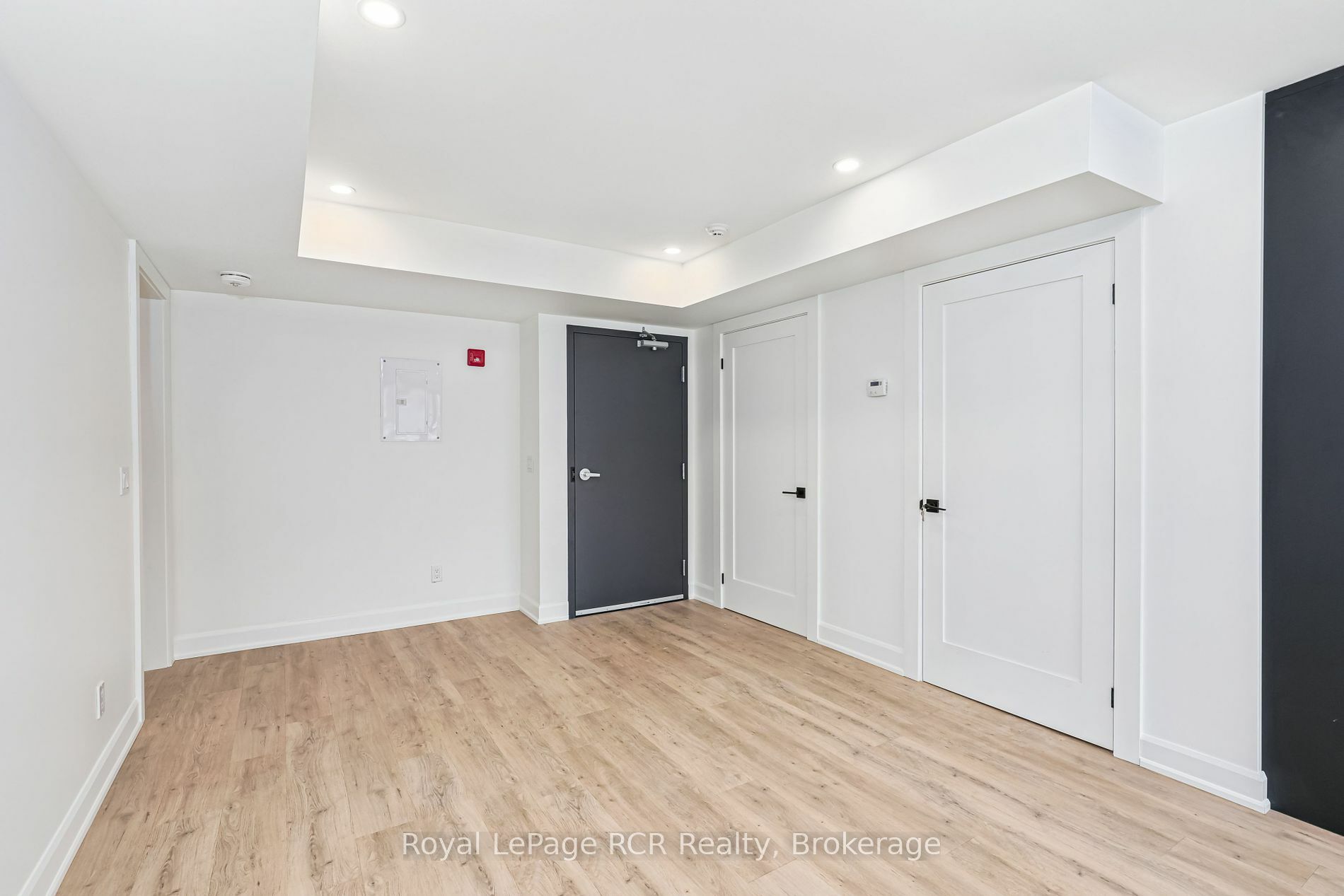 Property Photo:  146 Hurontario St 1  ON L9Y 2L8 