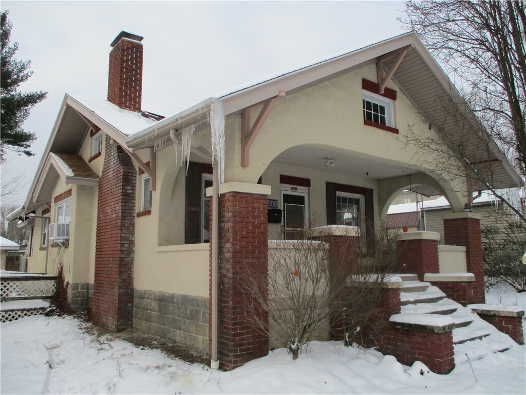 Property Photo:  215 Walnut St  PA 15338 