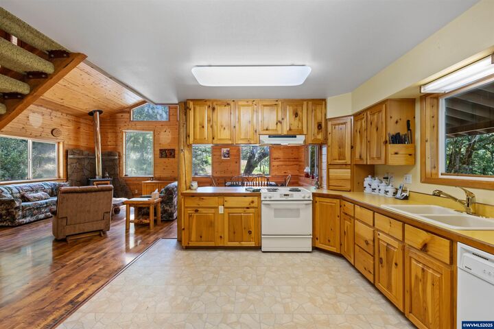 Property Photo:  1470 East Willis Creek Rd  OR 97496