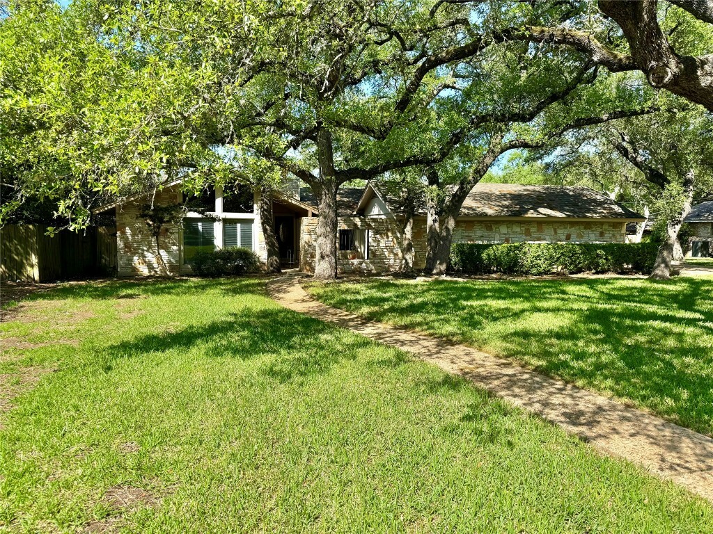 Property Photo:  11906 Brookwood Circle  TX 78750 