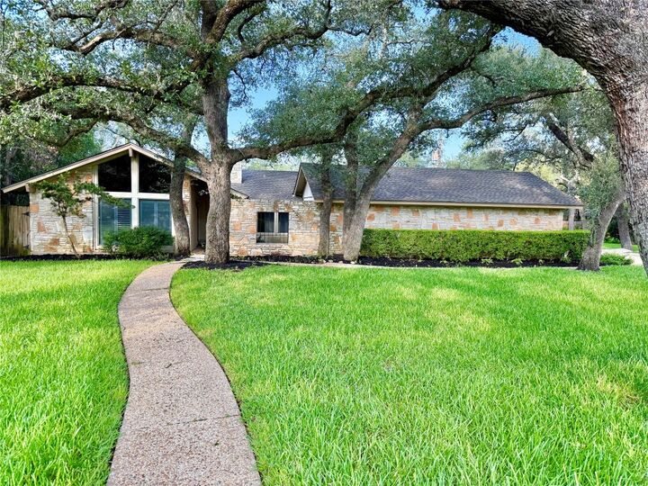 Property Photo: 11906 Brookwood Circle TX 78750