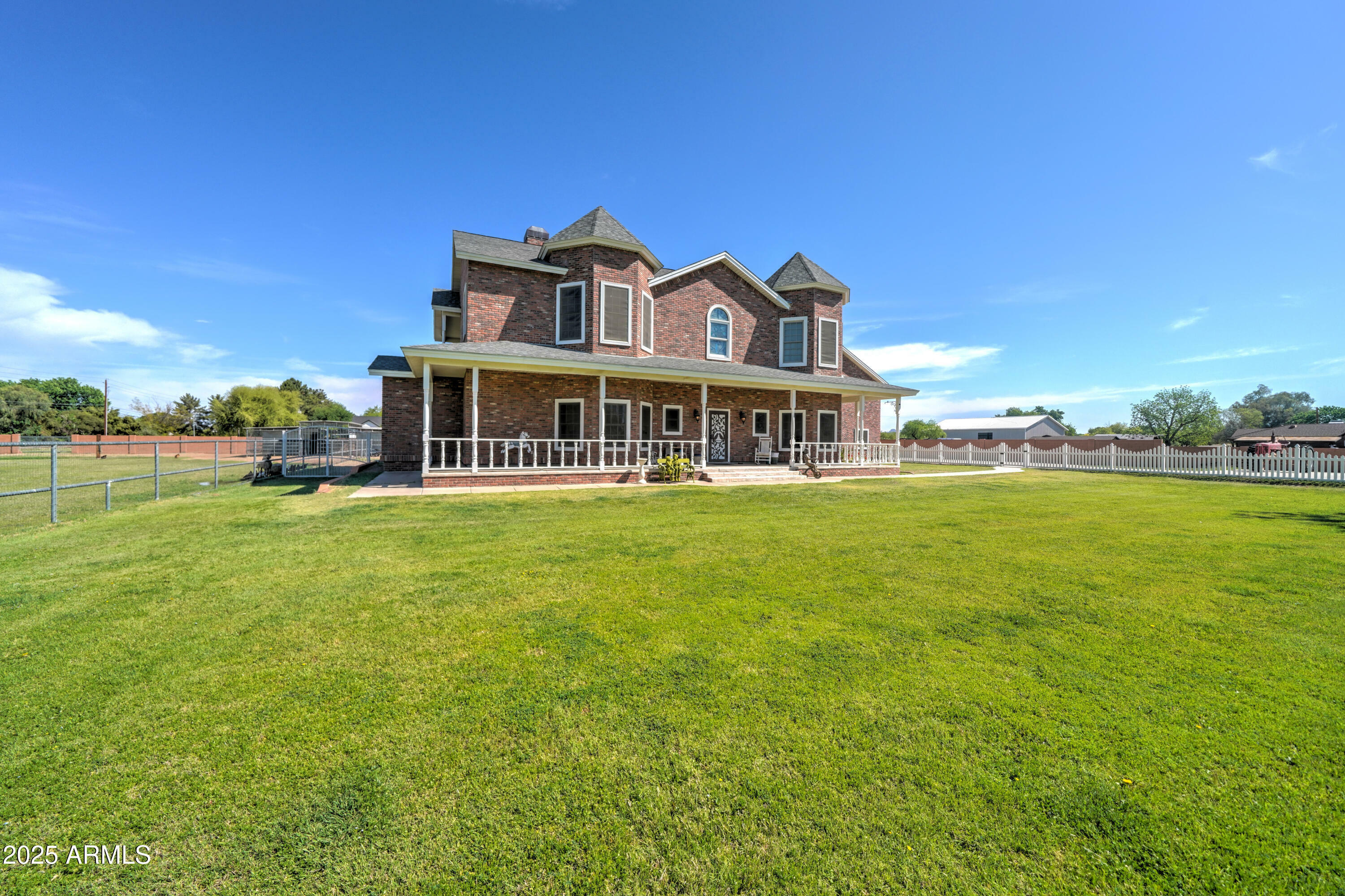 Property Photo: 424 E Lehi Road AZ 85203