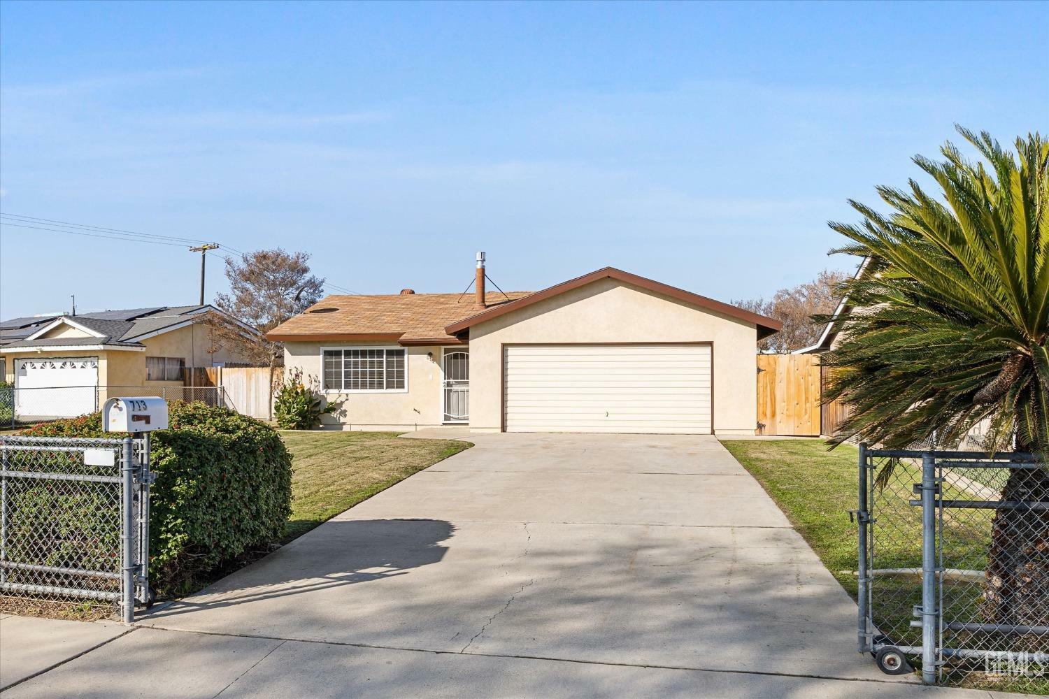 Property Photo:  713 Rutherford Court  CA 93308 