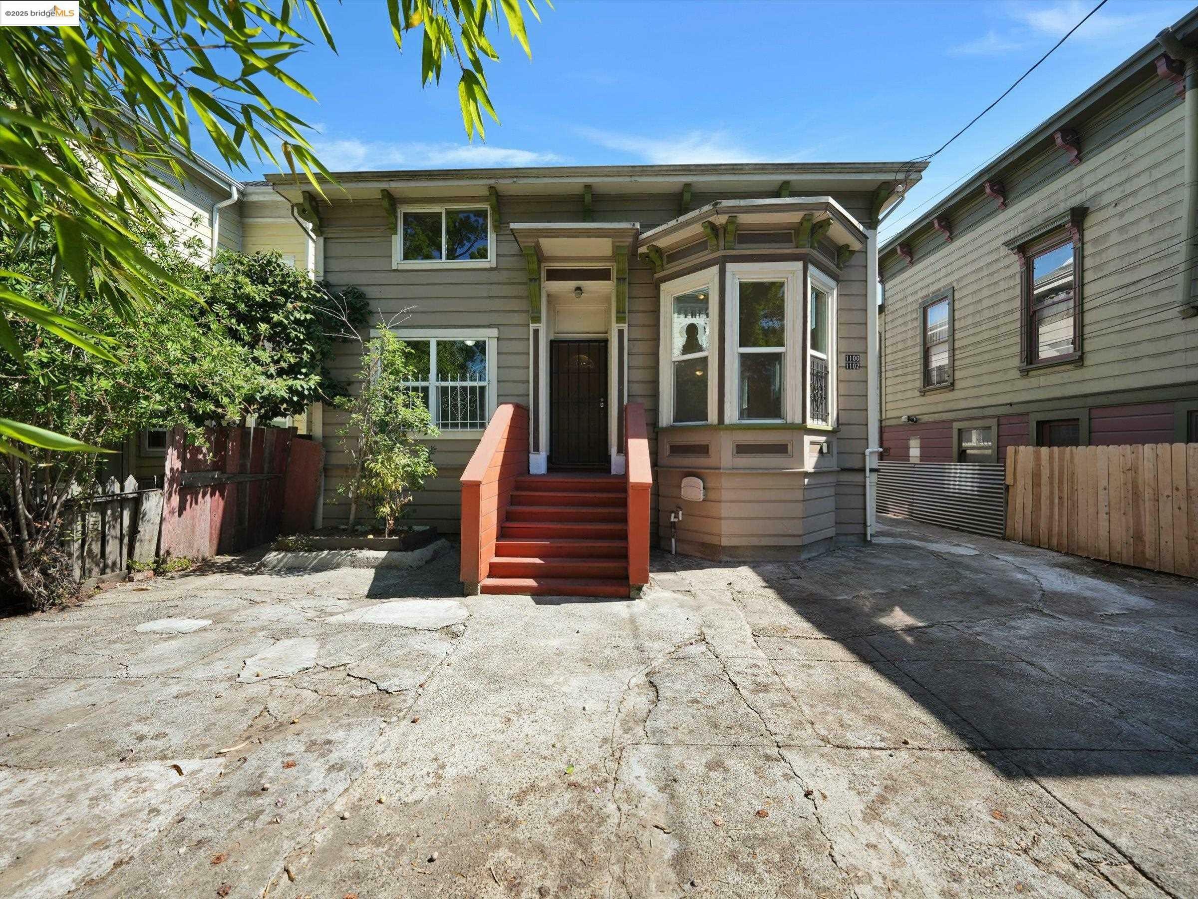 Property Photo: 1102 Chester St CA 94607