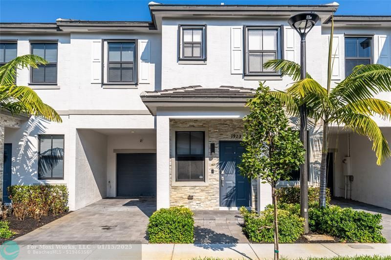 Property Photo:  1923 SW 5th Blvd 1923  FL 33312