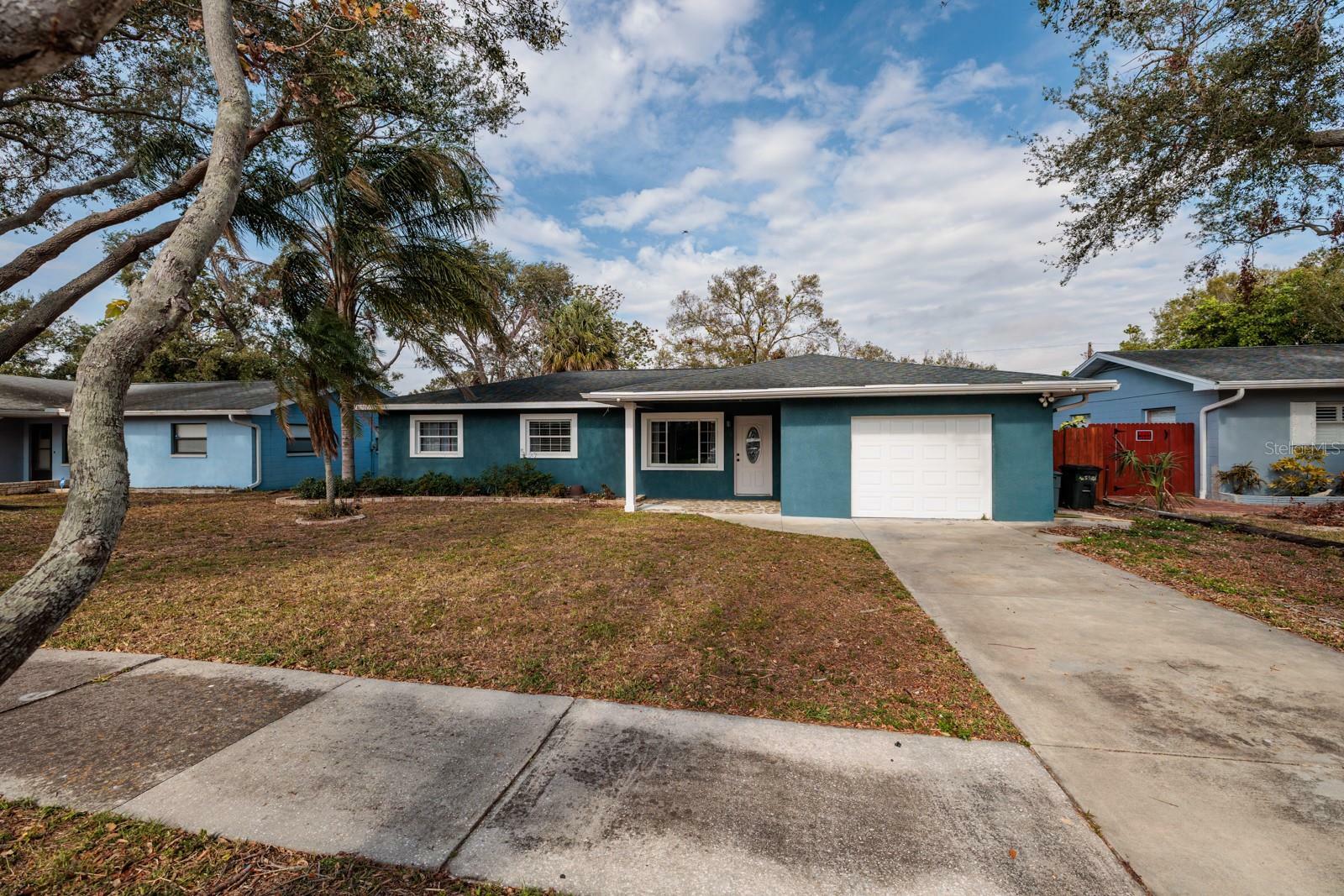Property Photo: 6495 41st Avenue N FL 33709