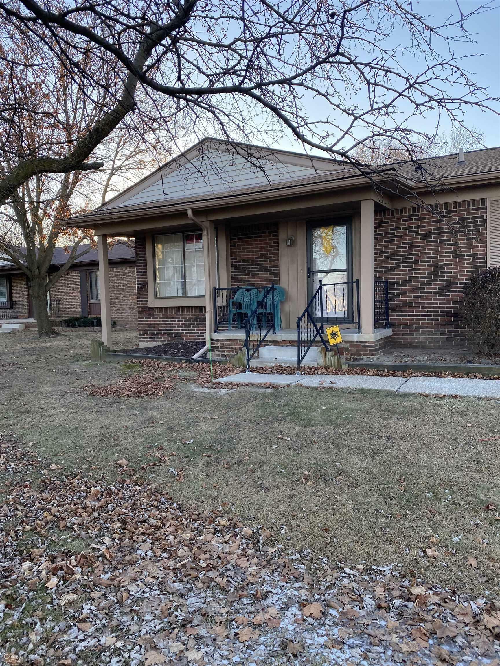 Property Photo:  2994 Roundtree Drive  MI 48083 