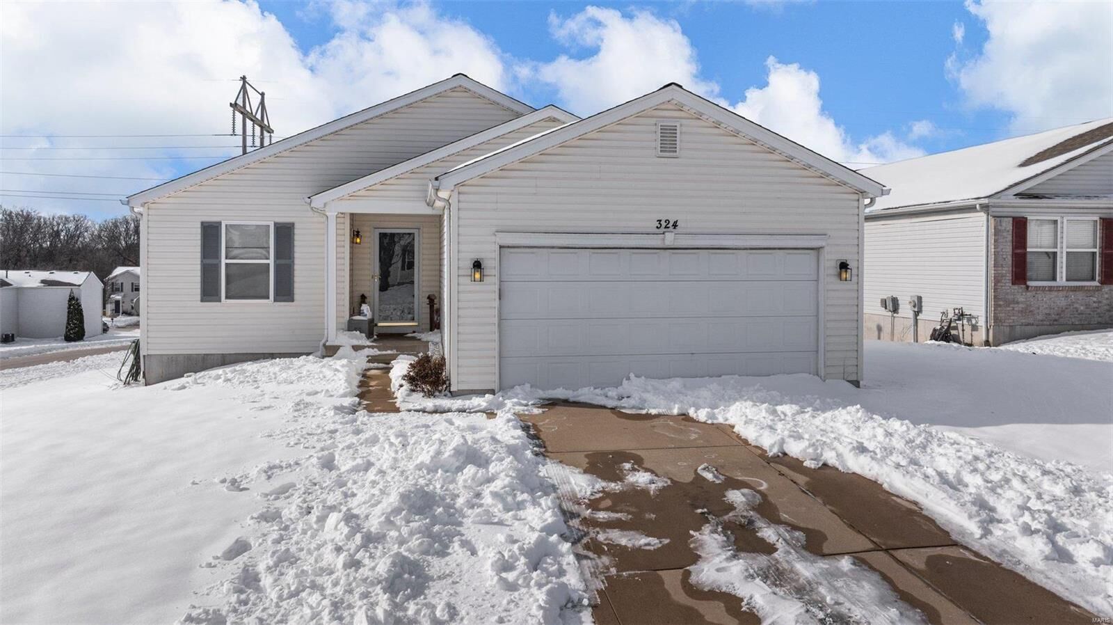 Property Photo:  324 Essex Park Drive  MO 63385 