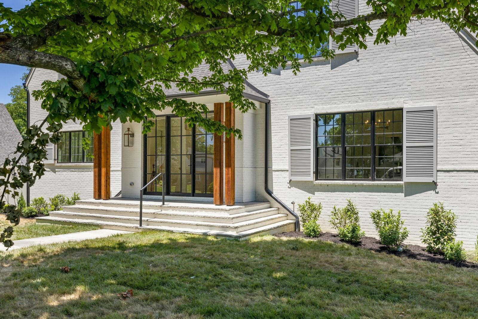 Property Photo: 142 Haverford Dr TN 37205