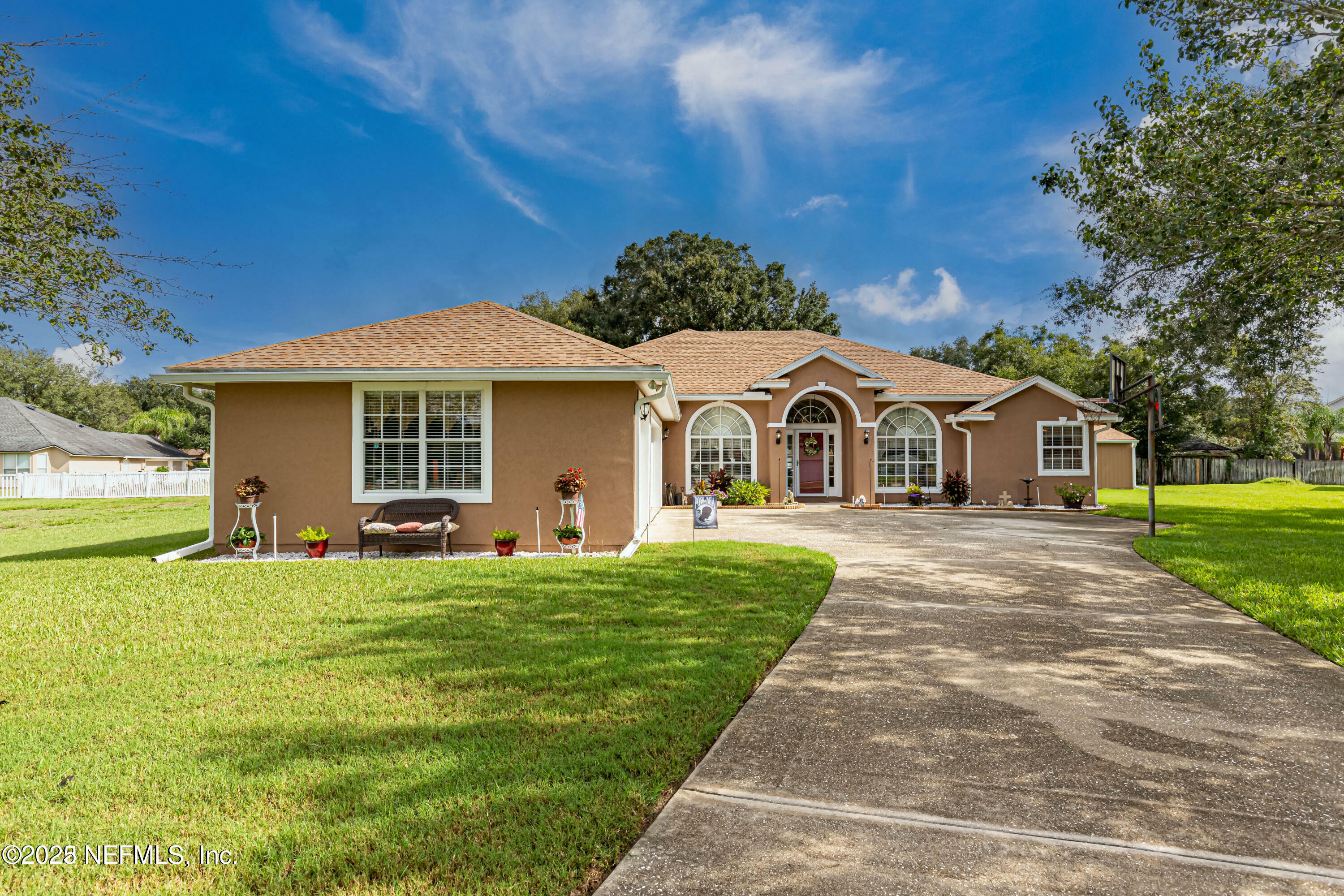 Property Photo:  1409 Starlight Court  FL 32259 