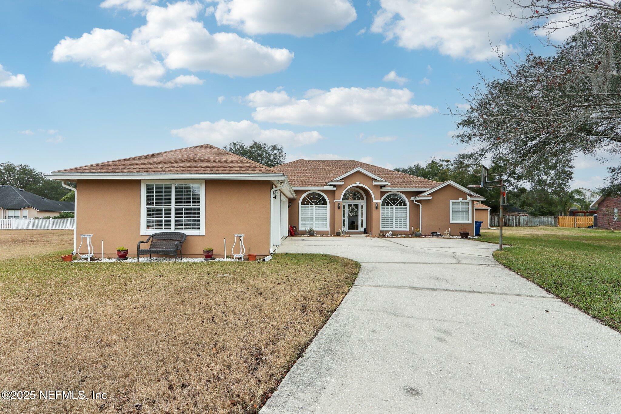 Property Photo:  1409 Starlight Court  FL 32259 