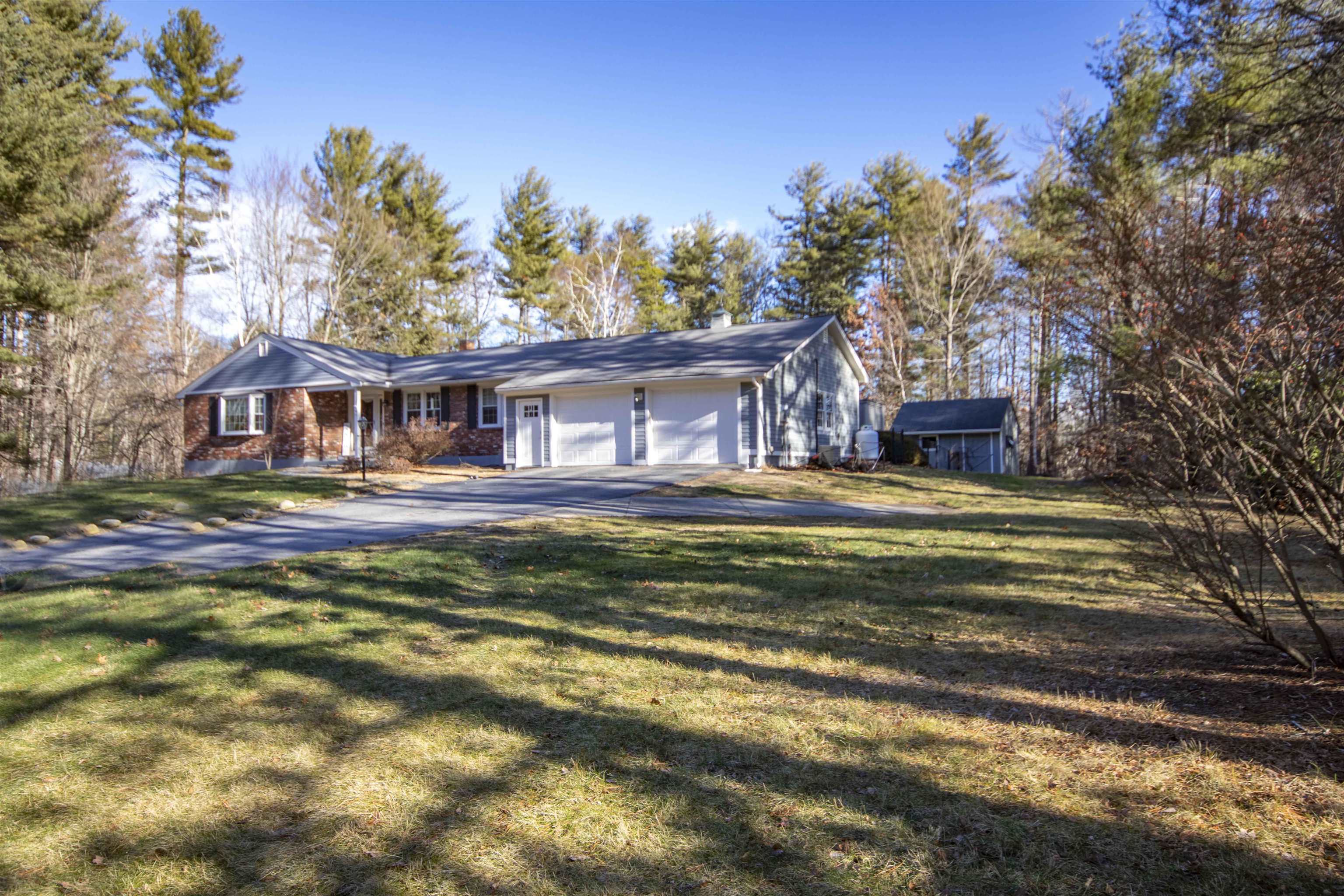 Property Photo:  10 Jefferson Drive  NH 03053 