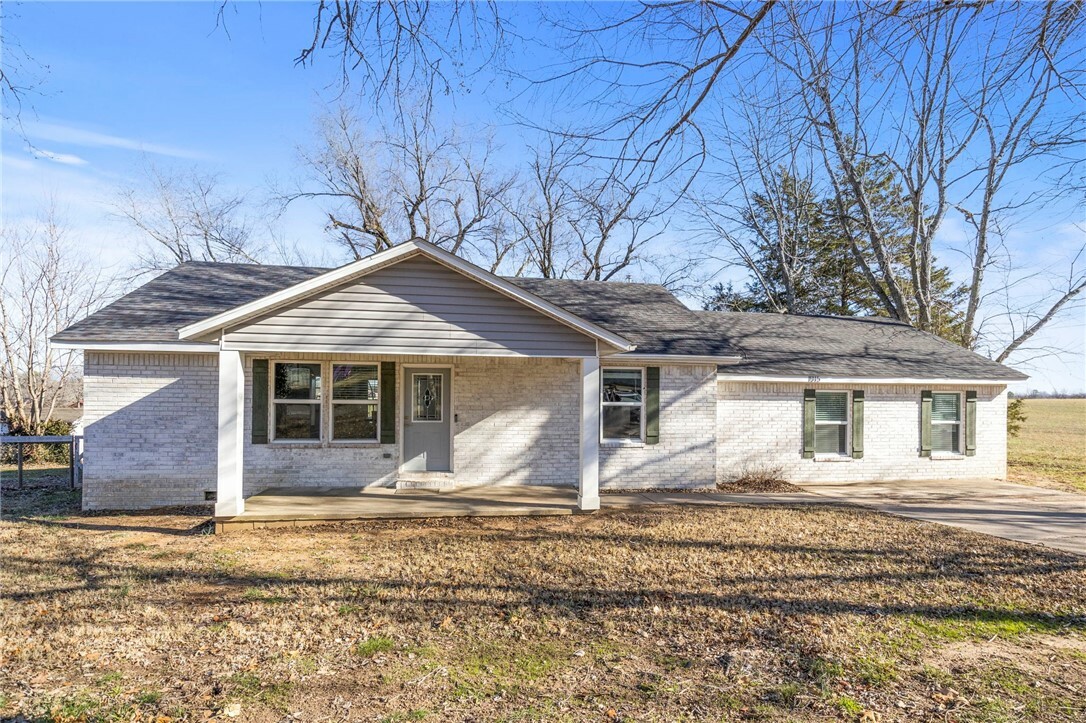 Property Photo:  1915 N Monitor Road  AR 72764 