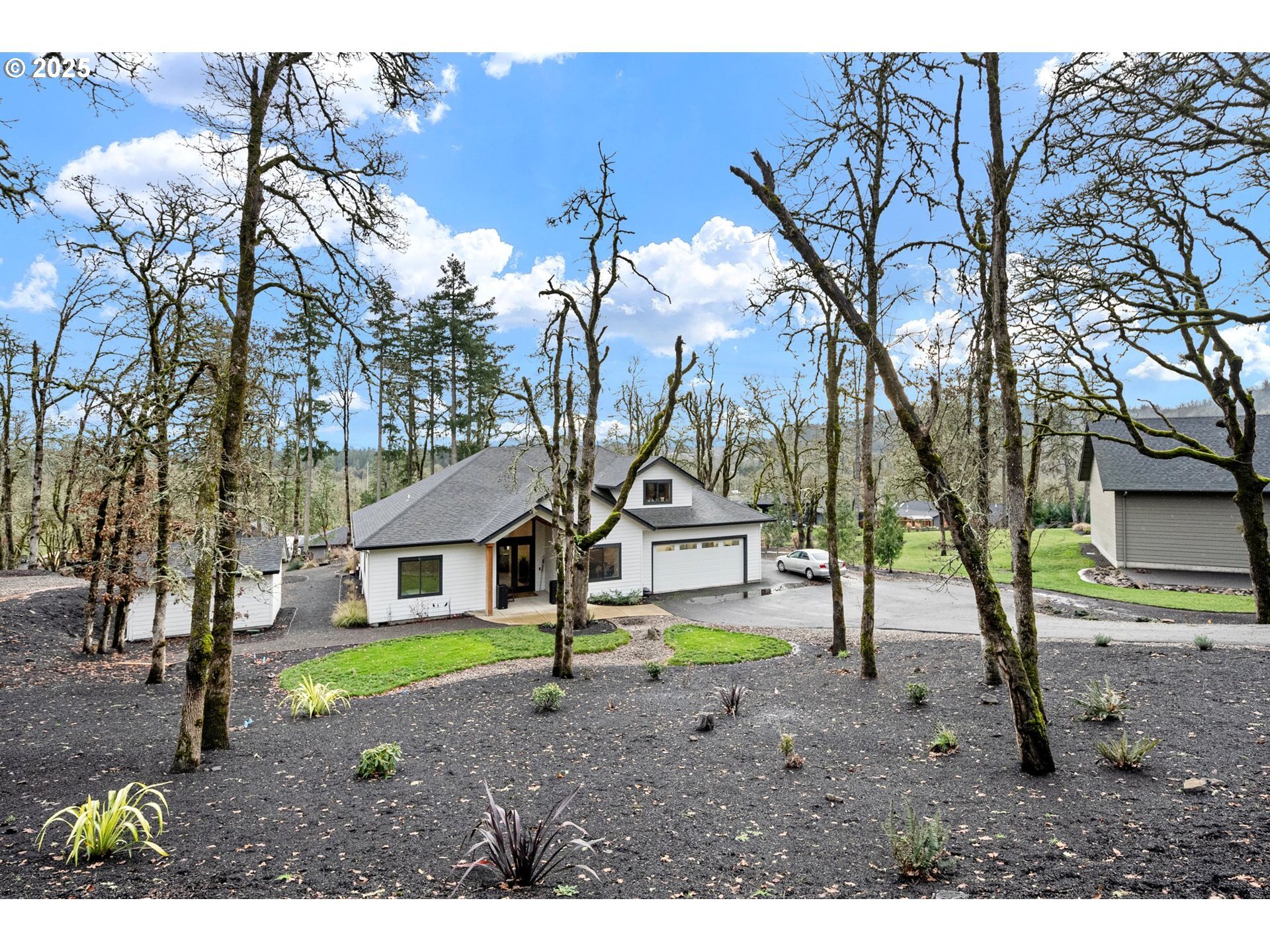 Property Photo: 683 Oak St OR 97477