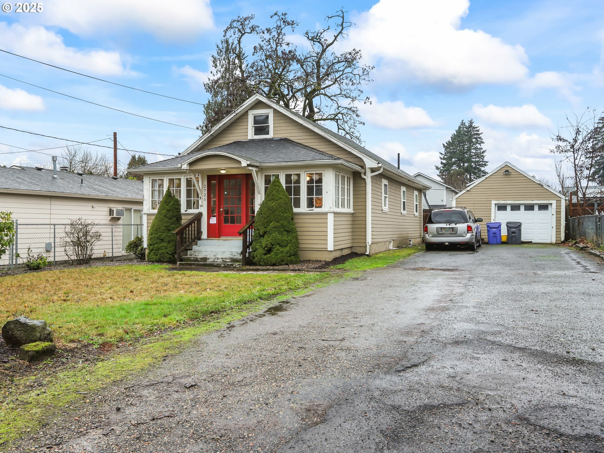 Property Photo:  2725 SE 87th Ave  OR 97266 