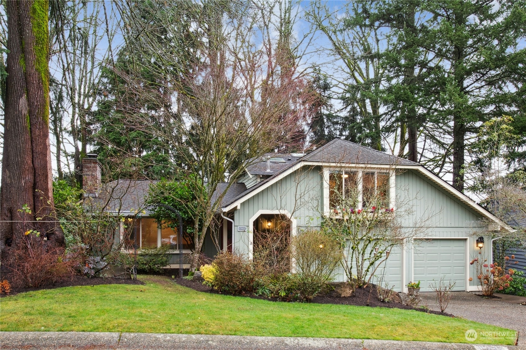 15922 SE 46th Place  Bellevue WA 98006 photo