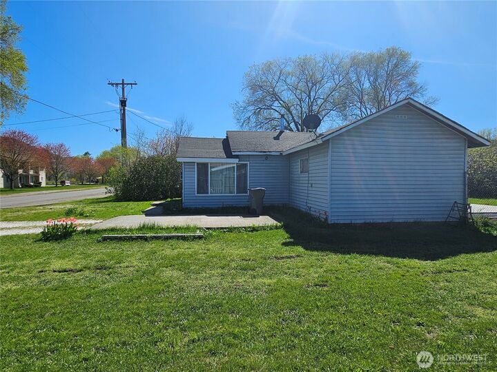 Property Photo:  214  Main Street  WA 98844 