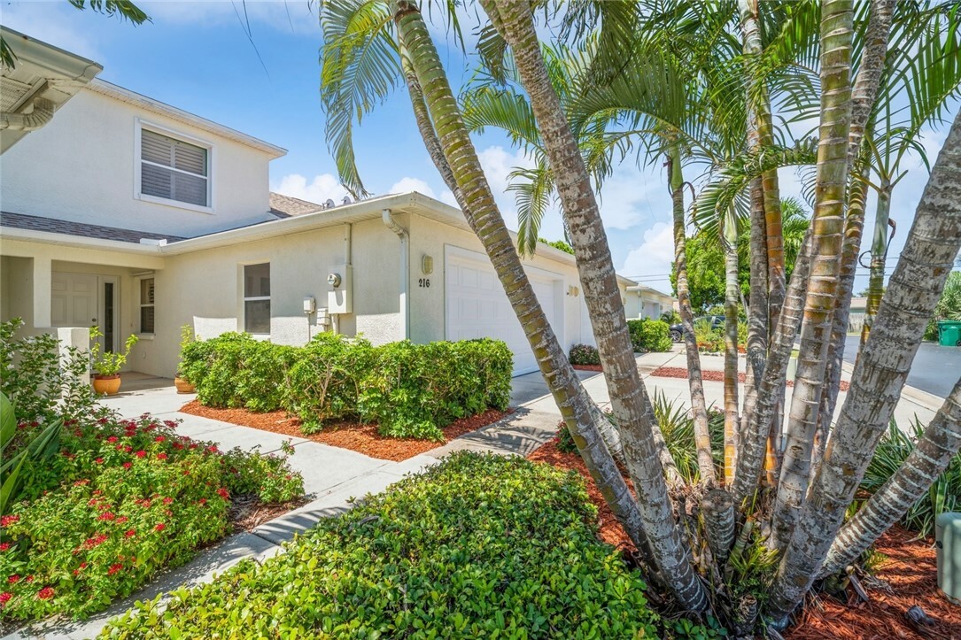 Property Photo:  216 Thatch Palm Court  FL 32937 