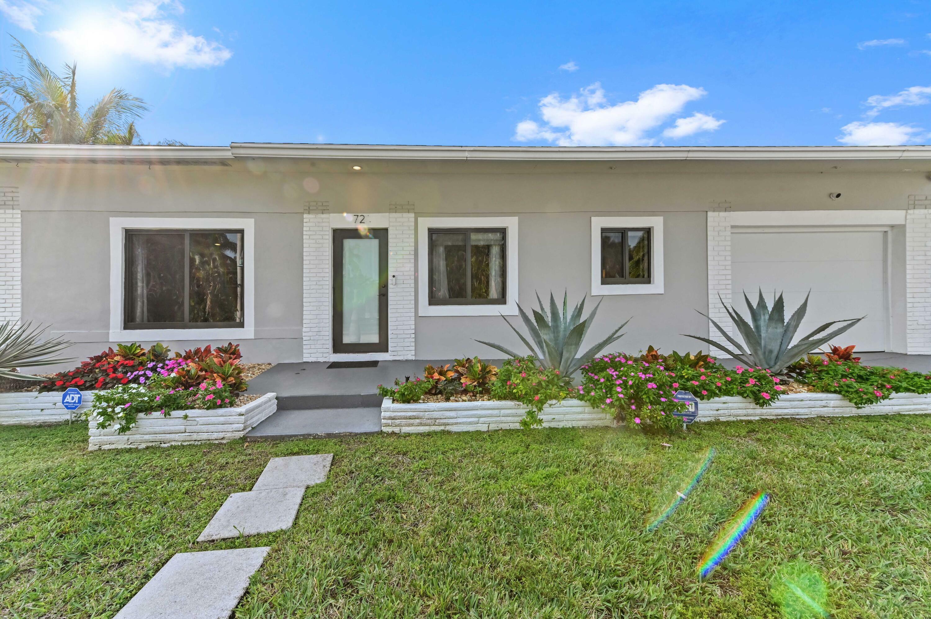 Property Photo:  728 NE 9th Avenue  FL 33435 